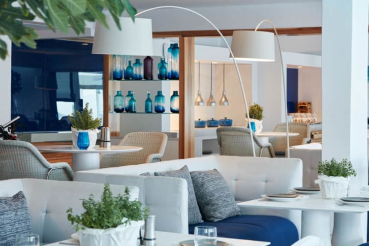 Latitudes breakfast terrace